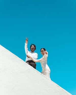 Naomi Lorraine Frank Instagram - .
.
たくさんの笑顔と涙が溢れた
@shidamizuki の最高な結婚式🕊🤍

素敵な美月ちゃんと素敵な旦那様の
お友達達もみんな素敵で、

全空間にハッピーが溢れておりました…🤍

いつも綺麗だけど、
この日は本当に本当に綺麗すぎたよ🥺🤍

美月ちゃん、りゅうちゃんさん、
本当におめでとう🤍

📸　@kaikiyamanaka 
.
.
#happywedding #結婚式#おめでとう#早くみんなでお出かけしたいな#全データの写真から#お気に入りチョイス#涙綺麗すぎ#泣くこと無いよって言われたけど#良くんとばっちり泣きました笑