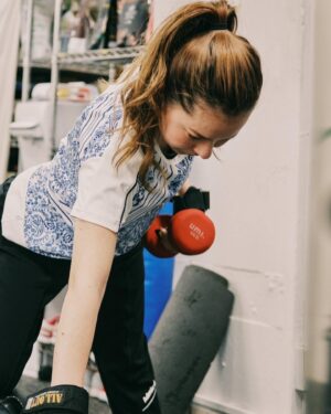 Naomi Lorraine Frank Instagram - .
.
夫婦で1ヶ月間頑張った本気の筋トレ💪

密着してもらえた記事が3月17日から
@houyhnhnm_official で公開されています✨

週2回1ヶ月間、毎日どこかしらが
筋肉痛で
でもそれが頑張った証で気持ちよくてw
本当に筋トレにハマって
密着が終わった今でもジムに通い続けてる💪

そんな筋トレ汗ボディを心地よく
爽やかに支えてくれた 
@admiral_athletics_jp 
@admiral_official_jp 

そして今回密着で見守ってくれていた
@face_hikarumorita 
@alexshunissen 
@shibayama10271 

筋トレにハマるきっかけを作ってくれた
@cliffgym のトレーナーの皆様

みんなに本気の感謝です！！！
.
.
#admiral #houyhnhnm #cliffgym#パーソナルジム#本気の筋トレ#しんどいけど#達成感すごい#感謝の嵐だね