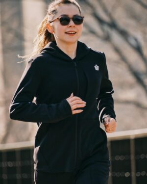 Naomi Lorraine Frank Instagram - .
.
夫婦で1ヶ月間頑張った本気の筋トレ💪

密着してもらえた記事が3月17日から
@houyhnhnm_official で公開されています✨

週2回1ヶ月間、毎日どこかしらが
筋肉痛で
でもそれが頑張った証で気持ちよくてw
本当に筋トレにハマって
密着が終わった今でもジムに通い続けてる💪

そんな筋トレ汗ボディを心地よく
爽やかに支えてくれた 
@admiral_athletics_jp 
@admiral_official_jp 

そして今回密着で見守ってくれていた
@face_hikarumorita 
@alexshunissen 
@shibayama10271 

筋トレにハマるきっかけを作ってくれた
@cliffgym のトレーナーの皆様

みんなに本気の感謝です！！！
.
.
#admiral #houyhnhnm #cliffgym#パーソナルジム#本気の筋トレ#しんどいけど#達成感すごい#感謝の嵐だね