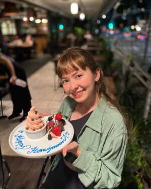 Naomi Lorraine Frank Instagram - .
.
@alohasteakhouse_waikiki でディナー🍽🤍
ボリュームも接客も味も全部めちゃくちゃ良かった🥺！！

日本語喋れるスタッフさん多いのと、
日本語メニューもあったからオススメ🫶🏻🫶🏻
.
.
#alohasteakhouse #waikiki#hawaii#honolulu#honeymoon#steak #アロハステーキハウス#ワイキキ#ハワイ#ハネムーン#新婚旅行