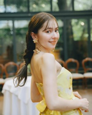 Naomi Lorraine Frank Instagram - .
.
式前にボディもフェイシャルも
全部お世話になっていた @onecious895 ✨

式後久しぶりに芸能人ピーリングに
行ったら私のインスタを見て
来てくれた方が多いと
嬉しいことを言ってもらって🥺🤍🤍

お肌が挙式当日ノーファンデでいけるくらい
ツルッツルになる、
芸能人ピーリング¥15,000(税込)が、
私のインスタを見たと言っていただけたら
初回限定¥5,000割引の
価格¥10,000(税込)で出来ます🫶🏻
11/末までの割引だなら
ぜひぜひ今月！！もしくは来月に
@onecious895 のDMにて受付してるみたいなので
是非、一度お試しください😊✨

ブライダルエステでも、日々のお肌ケアのエステでも
とてもとてもオススメです🫶🏻

ちなみに最後の動画はピーリングで
不要な肌の角質が溶けてる証拠動画。笑
久しぶりに行ったから真っ白😂
前こんなにならなかったのに、、笑
継続大事👌👌笑
.
.
#オネシャス#onecious#芸能人ピーリング#エステ#美容#芸能人ピーリング#ブライダルエステ#ピーリング#青山エステ#PR