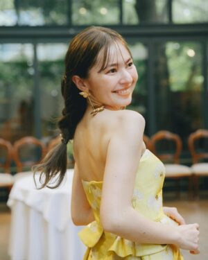 Naomi Lorraine Frank Instagram - .
.
式前にボディもフェイシャルも
全部お世話になっていた @onecious895 ✨

式後久しぶりに芸能人ピーリングに
行ったら私のインスタを見て
来てくれた方が多いと
嬉しいことを言ってもらって🥺🤍🤍

お肌が挙式当日ノーファンデでいけるくらい
ツルッツルになる、
芸能人ピーリング¥15,000(税込)が、
私のインスタを見たと言っていただけたら
初回限定¥5,000割引の
価格¥10,000(税込)で出来ます🫶🏻
11/末までの割引だなら
ぜひぜひ今月！！もしくは来月に
@onecious895 のDMにて受付してるみたいなので
是非、一度お試しください😊✨

ブライダルエステでも、日々のお肌ケアのエステでも
とてもとてもオススメです🫶🏻

ちなみに最後の動画はピーリングで
不要な肌の角質が溶けてる証拠動画。笑
久しぶりに行ったから真っ白😂
前こんなにならなかったのに、、笑
継続大事👌👌笑
.
.
#オネシャス#onecious#芸能人ピーリング#エステ#美容#芸能人ピーリング#ブライダルエステ#ピーリング#青山エステ#PR