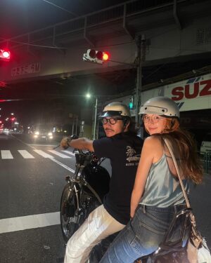 Naomi Lorraine Frank Instagram - .
.
薄着でバイク乗れる季節も終わりかな？🏍

@junya くん
いつも写真撮ってくれてありがとう🤜🏻🔥
.
.
#wolfofgenuine #harleydavidson #evolution #evo#sportster #xl1200x #ハーレーダビッドソン #ハーレー#今だけ#後ろ専門バイカー