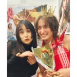 Naomi Trauden Instagram - cancam6月号、卒業号みんなみてくれた？✨ ラストシュートには大好きな先輩、山本美月ちゃんが駆けつけてくれました！もうびっくりだし、会えたの嬉しいし、スタッフさん達もほんとにたくさん集まってくれたし、素敵なお見送り会場も作ってくださってたしで、もう涙が止まりませんでした！笑 みーちゃんパイセンは、番組とかで会った時も「最近どう？楽しくやってる？」と気にかけてくれる心強くて優しい先輩です🌼