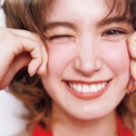 Naomi Trauden Instagram - cancam6月号、卒業号みんなみてくれた？✨ ラストシュートには大好きな先輩、山本美月ちゃんが駆けつけてくれました！もうびっくりだし、会えたの嬉しいし、スタッフさん達もほんとにたくさん集まってくれたし、素敵なお見送り会場も作ってくださってたしで、もう涙が止まりませんでした！笑 みーちゃんパイセンは、番組とかで会った時も「最近どう？楽しくやってる？」と気にかけてくれる心強くて優しい先輩です🌼