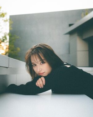 Naomi Trauden Instagram - 先日の撮影で @endoyuki さんに撮ってもらた🌼いつも素敵写真。

ちょっと生意気そうな顔してるね🥸