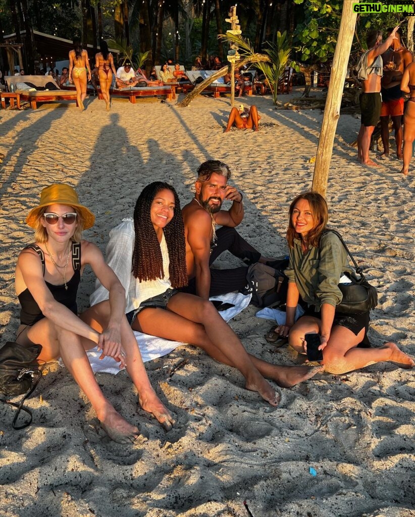 Naomie Harris Instagram - #CostaRicadays 🥰