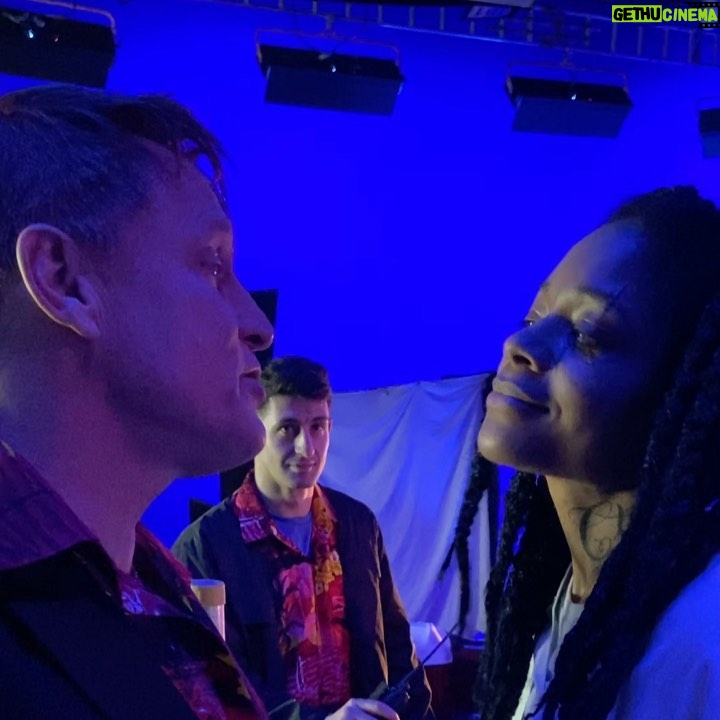 Naomie Harris Instagram - Seen @venommovie and wondering if the love between #Shriek & #Cletus was real? Well, check out this #BTS clip of @woodyharrelson and I! It should answer the question for you. #funfact …! I did my first ever Hollywood movie with Woody 17 years ago ( #afterthesunsetmovie ), and we played lovers in that movie… he hasn’t changed a bit! He’s still the humble, down to earth, hilarious, phenomenal actor and incredible human being he was back then. He’s hands down the actor I have had the most fun working with ever. He also practically saved my life… well kind of! I had a bad car accident at the end of filming #afterthesunsetmovie and couldn’t fly home back to london. Woody and his wife Laura let me stay in their home in LA for nearly a month while I convalesced. Love, love this man!! ❤️❤️
