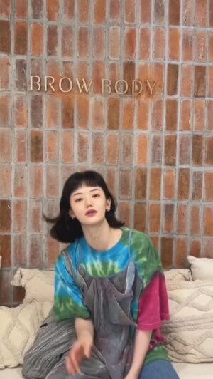 Napassanan Sirindasuphasiri Instagram - อวดโฉมมงกุฎหน้าคู่ใหม่ 👨🏼‍🦲
@brow.body @brow.body