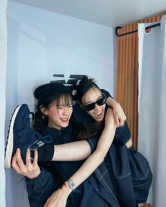 Napassanan Sirindasuphasiri Instagram - New Balance ฉลองยิ่งใหญ่จัดงาน Grand Opening 1st Flagship store ที่ใหญ่สุดในไทย แถมมีกิจกรรมมากมาย ทั้งเครื่องดื่มจาก New Balance Café และ ถ่ายรูปชิคๆกับตู้ Photobooth บอกเลยปังมากกก ใครพลาดไม่เป็นไร เพราะสามารถแวะไปดูไปช็อปกันต่อได้เลยที่ชั้น 3 Atrium zone ที่ Centralworld น้าา😊🎉 @newbalance #NewBalance #nbThailand #newbalancelifestyle #WeGotNow