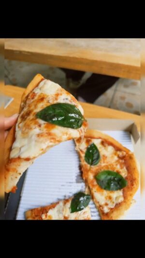 Napassanan Sirindasuphasiri Instagram - หน้าบวม แต่ขอสู้!🍕🍕
@bunga.pizza @bunga.pizza