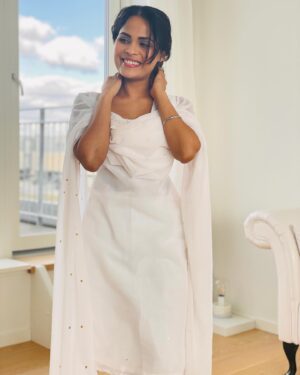 Narvini Dery Instagram - Candid , but take a look the last picture was the only one intentional 🙈 everything else is while I get ready for that one picture 🤗 #candid #candidphotography