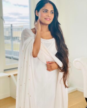 Narvini Dery Instagram - Candid , but take a look the last picture was the only one intentional 🙈 everything else is while I get ready for that one picture 🤗 #candid #candidphotography