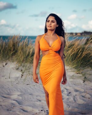 Narvini Dery Instagram - Summer Shoot ❤️ @page7photo