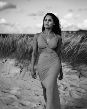 Narvini Dery Instagram - Summer Shoot ❤️ @page7photo