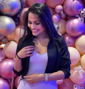 Narvini Dery Instagram - Happy moments 💜 fun-fact purple is my childhood fav color 💜
