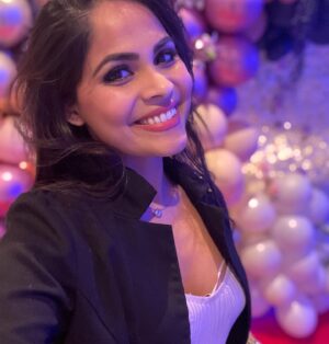 Narvini Dery Instagram - Happy moments 💜 fun-fact purple is my childhood fav color 💜