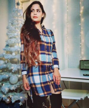 Narvini Dery Instagram - From last Christmas in my Old apartment 🥰 missing it 😍Are u ready to see my this years Christmas decor from my new place ?