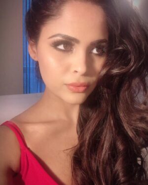 Narvini Dery Instagram - ✨I shine through no matter what