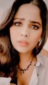 Narvini Dery Instagram - I love this Movie and this scene so much got to try :) #galattakalyanam #galattakalyaanam #atrangire #narvinidery
