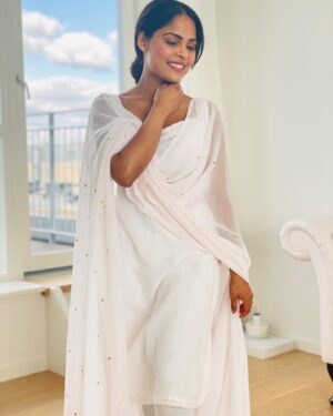 Narvini Dery Instagram - Candid , but take a look the last picture was the only one intentional 🙈 everything else is while I get ready for that one picture 🤗 #candid #candidphotography