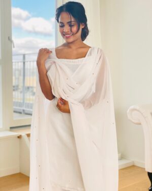 Narvini Dery Instagram - Candid , but take a look the last picture was the only one intentional 🙈 everything else is while I get ready for that one picture 🤗 #candid #candidphotography