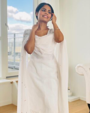 Narvini Dery Instagram - Candid , but take a look the last picture was the only one intentional 🙈 everything else is while I get ready for that one picture 🤗 #candid #candidphotography
