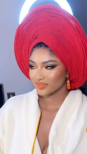 Nashaira Belisa Instagram - Throwback to this look 😍😍 

Glam: @bare2beauty
Gele: @sammyinventions 
Accessories: @tavinbeads
Asoke: @ykarisfashion
