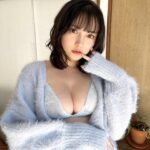Nashiko Momotsuki Instagram - 本日2/29(木)発売 #週刊少年チャンピオン の表紙に登場🙋‍♀️ なんと11回目の表紙ですすごい😳 今回はうるう年が発売日ということでときをかけるなしこをテーマにまさかのセーラー服を着たりしました😓 めちゃくちゃレアなので絶対手に入れてください！ #桃月なしこ #なしこたそ