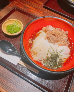 Nashiko Momotsuki Instagram - いこまちゃんと1泊2日の京都デート♡1995年生まれ組〜✌️

美味しいもの沢山食べて、沢山神社まわってお参りして、御朱印集めもデビュー✌️

#君ゆき 撮影中のひろやにも会った。残りの撮影も頑張ってな✌️

#桃月なしこ #なしこたそ
