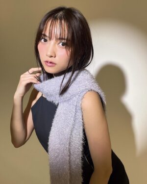 Nashiko Momotsuki Instagram - 本日2/1(木)発売 #bis にレギュラーモデルとして掲載してもらってます💜

今回はヘアケア特集です！
是非ゲットしてねん🙆‍♀️

#桃月なしこ #なしこたそ