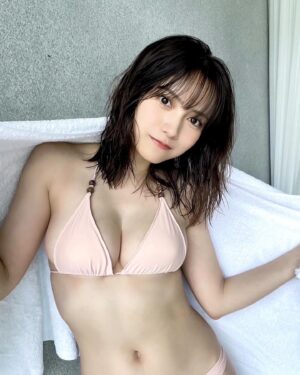 Nashiko Momotsuki Instagram - いよいよ本日3/27(水) #週刊少年マガジン 発売日です！

念願の初表紙、皆さん盛り上げてくれますか？
また絶対表紙飾りたいです、ぜひ #なしっ子ぐらし で推し事報告よろしくお願いしますいいねしにいきます

#桃月なしこ #なしこたそ