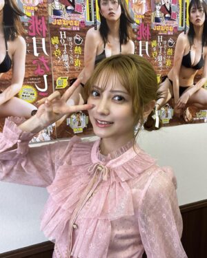 Nashiko Momotsuki Instagram - #ヤングマガジン 表紙記念イベントありがとうございました☺︎

今日はなんだかいつもよりたくさんの人が来てくれてて嬉しかった〜！

イベント系はちょっとおやすみです
また皆様とすぐ会えますように

#桃月なしこ #なしこたそ