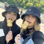 Nashiko Momotsuki Instagram - いこまちゃんと1泊2日の京都デート♡1995年生まれ組〜✌️ 美味しいもの沢山食べて、沢山神社まわってお参りして、御朱印集めもデビュー✌️ #君ゆき 撮影中のひろやにも会った。残りの撮影も頑張ってな✌️ #桃月なしこ #なしこたそ