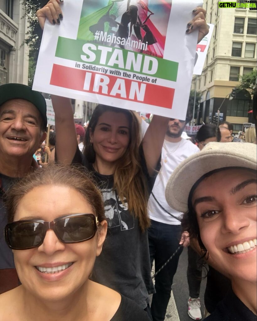 Nasim Pedrad Instagram - Forever w the people of Iran 💚🤍❤️