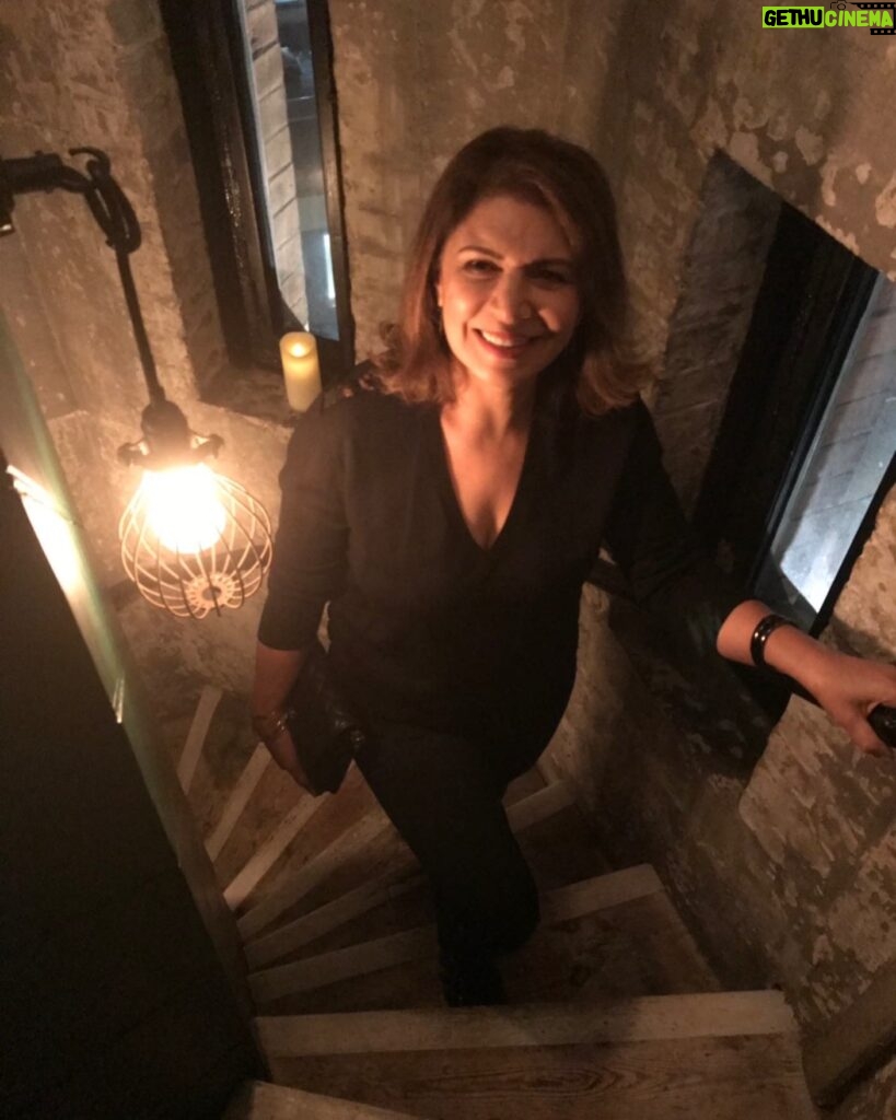 Nasim Pedrad Instagram - Can’t imagine escaping a revolution and immigrating to the United States only to have your daughter announce she wants to be “an improviser.” So grateful to my mamani and all her years of unconditional love and support. ☝🏼us getting into mischief in a tower in London.