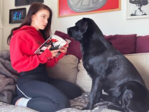 Nastassja Strobel Instagram - Habt alle ein ganz wundervolles Wochenende! Wir machen es uns entspannt. Ich lese @dean_c_mcshadow ein paar spannende Geschichten vor, die genug Bilder haben, damit er auch sehen kann, dass ich keinen ausgedachten Blödsinn erzähle ;) Ach, ja
Und Frohe Ostern 🐰