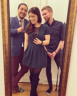 Nastassja Strobel Instagram - Erster Januar 2021:
Schönen Abend mit den liebsten Menschen ✔️
Dean der mehr Party und gute Laune macht als alle anwesenden zusammen ✔️
Eine Bilderreihe bestehend aus drei verwirrenden Fotos ✔️
The same procedure as every year ✔️

Rückblickend betrachtet hatte das vergangene Jahr ähnlich viele Ups&Downs wie einige davor. Dennoch war es ein sehr besonderes...
Und nun kommen neue 12 Monate, die wir schon irgendwie ordentlich gerockt bekommen!
Oder, um es mit Worten von Buzz Lightyear zu sagen: 
“THIS ISN’T FLYING. THIS IS FALLING WITH STYLE!”

Happy New Year ✨