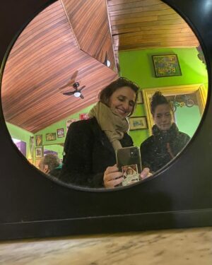 Natália Lage Instagram - Tem umas amizades que só o teatro dá pra gente… 

Hoje é dia de Kika e eu desejo as coisas mais bonitas do mundo pra você, minha amiga!! 
Alegrias amor saúde e sorte ♥️🪅🎈
loviú xuxu