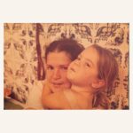 Natália Lage Instagram - minha amigona, desbravadora de caminhos, forte, corajosa, luminosa… te amo, te honro, te celebro e te desejo as coisas mais bonitas que existem nesse mundo todo. muitas alegrias no seu dia, minha mãe ♥️🎊