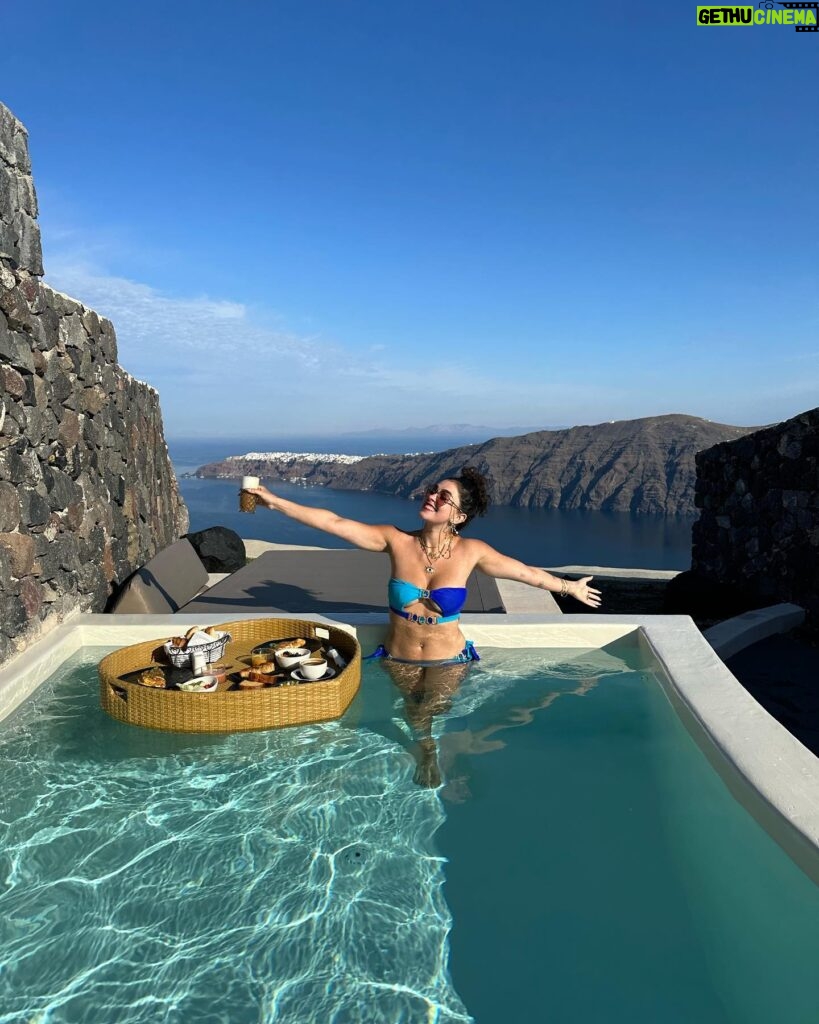 Natacha Karam Instagram - A very special hotel and a very special holiday 💙✨