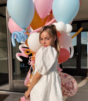 Natali Yura Instagram - Not my BD, it’s just sunny out and it’s making my heart happy 🥰