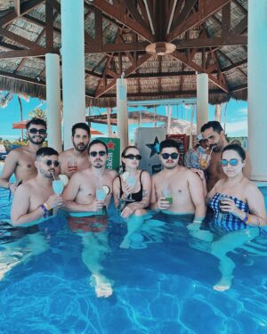 Natalia Kreuser Instagram - Queria muito agradecer a @paramountbrasil e a todos que fizeram essa viagem de #AmigosImaginários ser tão especial! E todos que fizeram parte, novos amigos e @beachpark pela estadia e atrações divertidíssimas! Obrigada demais! #beachpark #ryanreynolds #IF