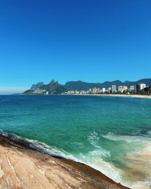 Natalia Kreuser Instagram - O Rio de Janeiro sempre me renova, mesmo por três dias, amo esse lugar 💙 qual seu lugar favorito pra dar reset na rotina? #summervibes #riodejaneiro #rj