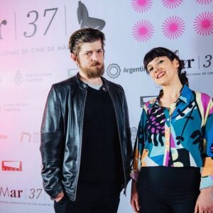 Natalia Maldini Instagram - Todo lo que rodea la peli es trabajo compartido hombro a hombro y encuentros con personas increíbles💖

1- Con @teloresumo en la presentación del @mardelplataff y sintiendo "está pasando de verdad", vamos a parir una peli.
2- El sueño de estar en un Catálogo del Festival con un Proyecto que creamos con amigues, familiares y compañerxs que admiramos mucho en nuestra ciudad querida, La Plata.
3- Vamos a compartir un Debate sobre Cine y Creadores de Contenidos con Gente Maravillosa que sentimos amiga @chan.cine @ladelascanciones @sep7imoar7e @cieliiito7 @juanmastrottmann ❤️‍🔥Gracias @somosfancine por convocarnos.
4- Parte de un equipo que son mis héroes y heroínas de este recorrido. 
Gracias por cada mensaje, cada compartida, cada gesto que nos permiten seguir creciendo y hacer realidad este sueño de toda la vida.

No me deja etiquetar a todes 😩