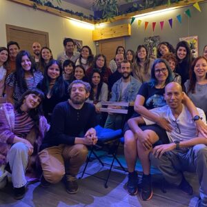 Natalia Maldini Instagram - Carrete Catalán 🦎 Barcelona 

Gracias @espaciomumuki por abrirnos las puertas para proyectar @algoquepasocine , la charla, el cariño y la comida rica💖 y a cada una de las personas que se acercaron con tanto amor🔥