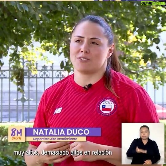 Natalia Ducó Instagram - 🏅 @nataliaduco: “Creo que la mujer sigue teniendo costos muy altos, demasiados altos en relación a la maternidad, el profesionalismo, el deporte de alto rendimiento y el trabajo”. 🟣 Como Congreso, invitamos a varias mujeres destacadas a que contaran su experiencia como mujer, pensando en las brechas y barreras que viven a diario en su desempeño profesional y el balance con su vida personal y la maternidad. 👶 ¿Sabías que los hombres en promedio dedican 18,1 horas de una semana al trabajo doméstico y de cuidados, mientras que las mujeres dedican más del doble, con 40,6 horas? #Congreso8M #Superandobrechasybarreras #8M2024 #Mujeresdestacadas