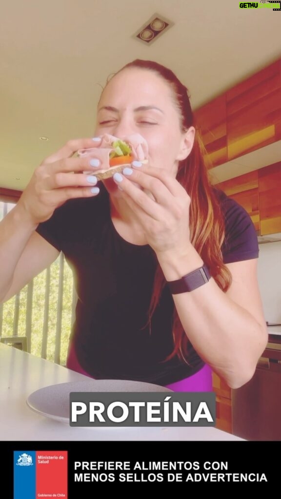 Natalia Ducó Instagram - Comenzando la semana con toda la energía! Un poco de gripe también, por eso partimos con un desayuno con una limonada caliente, miel y mucho jengibre! 🫚 🍯 🍋 Rematando con la proteína: Jamón de pierna acaramelado de @pf_marca_oficial (corte pluma) 🍖🥓🍗 Pan de centeno 🍞 Mantequilla 🧈 Tomate 🍅 Lechuga 🥬 Y 4 láminas de jamón #PFAlimentos 🤭 Vitaminas, mucha agua hidrogenada, sol ☀️ y amor, mucho amor propio. Cómo partieron esta semana? Cuáles son sus objetivos y metas? Los leo 👇🏼👇🏼👇🏼