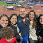 Natalia Ducó Instagram - GRACIAS CHILE! 🇨🇱❤️🙏🏼 Soñé con este momento y trabajé con todo lo que pude para lograr estar acá. Vivir @santiago2023oficial como atleta y representar a Chile en mi tierra. VOLVER Y VOLVÍ. Lo vivimos, lo intentamos, recorrí el camino, me puse a prueba. Se logró el objetivo? Depende. Deportivamente me quedo con los metros en el brazo, que ya saldrán en busca de la clasificación a @paris2024 ⚡️ Pero este corazón tiene heridas y cicatrices, que una vez que entre en ese estadio empezaron a doler. Tanto momentos y recuerdos. Tantas personas. Tantas dificultades y a la vez tanto amor. Hay que atreverse y soñar. Comprometerse y darse oportunidades. No conformarse y seguir en busca de la superación personal. Todo desde la vereda de la compasión, del respeto, de la empatía con el otro y con uno mismo. El deporte me sigue enseñando tanto y yo humildemente sigo aprendiendo. Hay mucho que sanar y otro poco más que aprender. Por eso seguimos soñando, seguimos creyendo, seguimos intentando! Gracias a todas las personas que me han entregado tanto pero tanto cariño y amor. Y a mi equipo @vero_latuf @cardemilcarlos @javi_maya @bastigm90 @biomedics.cl @clinicameds A mi familia porque el esfuerzo y el trabajo fue familiar, no personal. Sobre todo gracias a mi mamá. Con ella hasta el fin del mundo! @beasoler9 @cataduco @beaduco @duco_ibanez_luciano @franleon1 @isa_leon_soler @mgleonsoler A @fundacionteapoyamos por apoyarme con mi preparación. A @underarmour.cl por ser parte de familia desde siempre! A mi queridos @pf_marca_oficial A @celachile Y a mi equipo @caritopop y @igna.it77 por el apañe estos días. Fueron mis mejores amigas del colegio, especial amor para ellas. @mariannetiselj @lizzy.parrap @valewinkelmann @mangelesdelreal A mi Dulce que estaba en el cielo y a la @a.nairobis que desde 🇺🇸 me acompañaba. A la @educatebruja @cesarantoniocampos @dieg0_nicolas @ccaceresb_ @francosmelli @ernestojump Son tantos que no puedo mencionarlos a todos. Pero a cada uno de ustedes gracias.