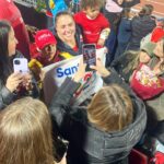 Natalia Ducó Instagram - GRACIAS @santiago2023oficial por tanto! Gracias Chile por vivir la pasión por el deporte! Gracias mamás por el apoyo, la empatía y la comprensión. Somos todas y estamos juntas en la crianza de nuestros niños! Viví estos juegos con muchos roles. Cómo parte del @teamchile_coch pero también como comentarista deportiva de @canal13cl en @deportes13cl ! Mucho aprendizaje, tremendo equipo y mucho apoyo! Feliz de poder aportar un granito de arena al deporte de muchas veredas! Y a mis compañeros, 79 medallas de orgullo 🥇🥈🥉 pero son más de 600 historias de superación y entrega de una vida por es deporte. A todos, felicitaciones! Foto 1 @jaimesalazarfotos 🫰🏼❤️